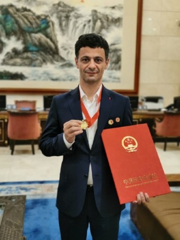 Профессор Сколтеха профессор РАН Артем Оганов награжден Премией Дружбы КНР